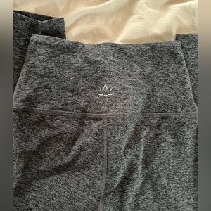 beyond yoga gray leggings